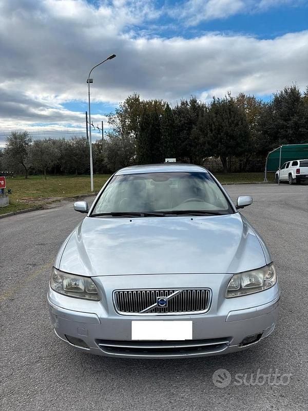 Usata Volvo V70 140 CV (102 kW) 2004 Grigio Station wagon