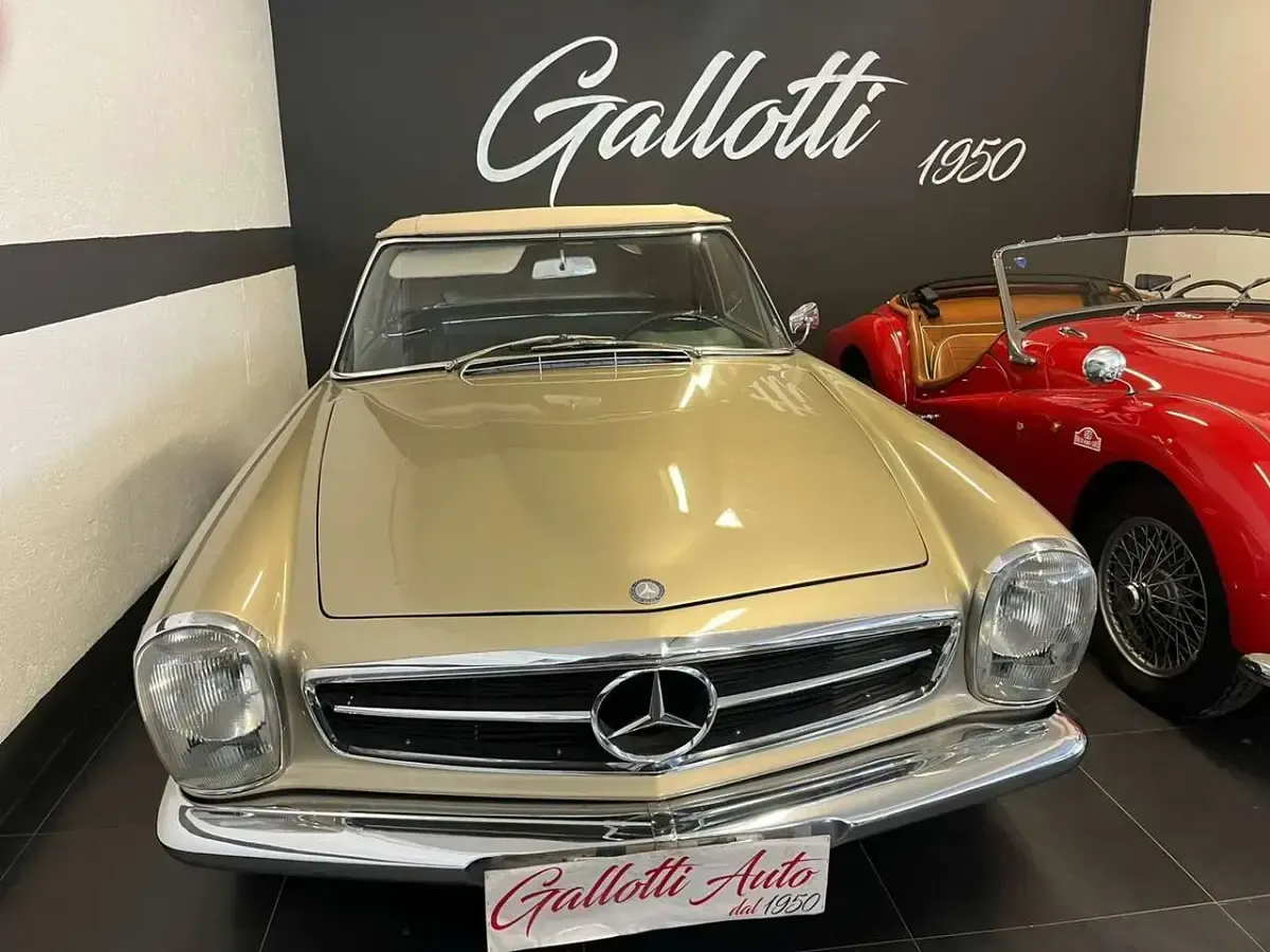 Usata Mercedes 230 150 CV (110 kW) 1966 Oro Cabrio