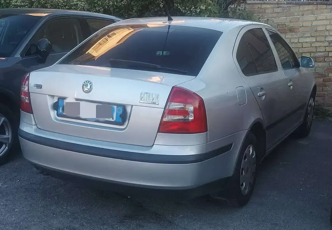 Usata Skoda Octavia Ambiente 105 CV (77 kW) 2006 Berlina