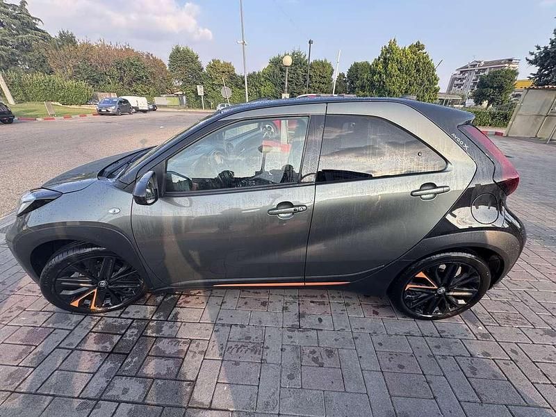 Verde Usata 2022 Toyota Aygo Limited Due volumi | 13.500 € (Cara) - Immagine 1/4