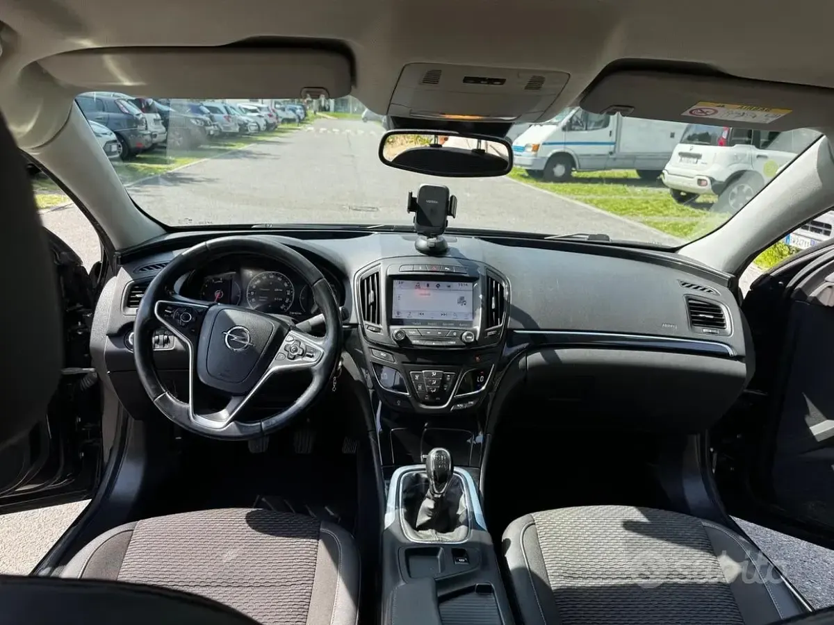 Usata Opel Insignia 160 CV (117 kW) 2016 Nero Station wagon