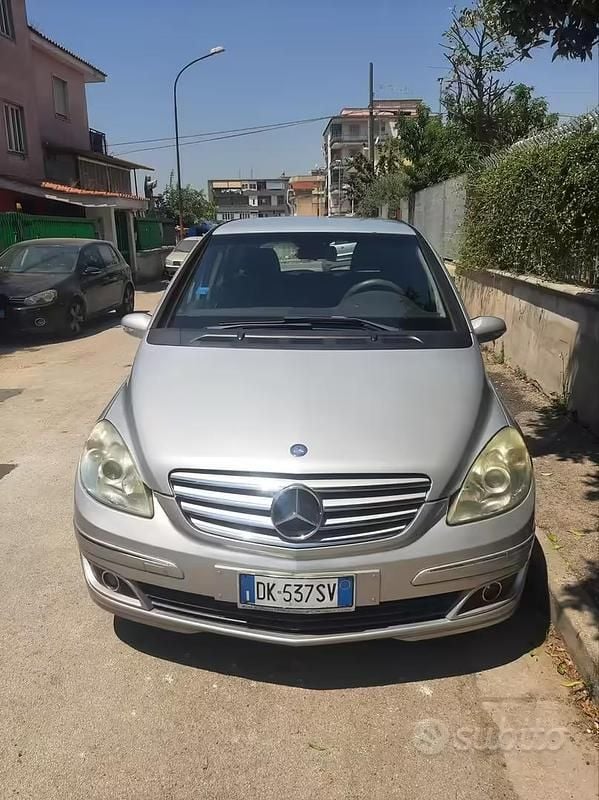 Usata Mercedes B200 140 CV (102 kW) 2006 Grigio Monovolume