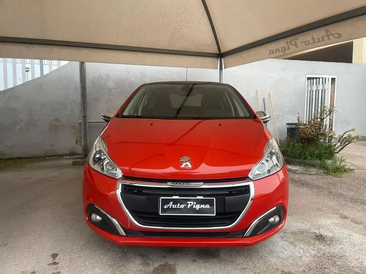 Usata Peugeot 208 Allure 75 CV (55 kW) 2017 Arancione Utilitaria
