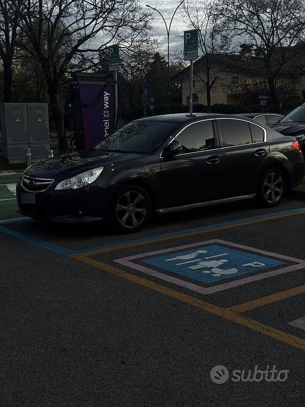 Usata Subaru Legacy 150 CV (110 kW) 2009 Blu Berlina
