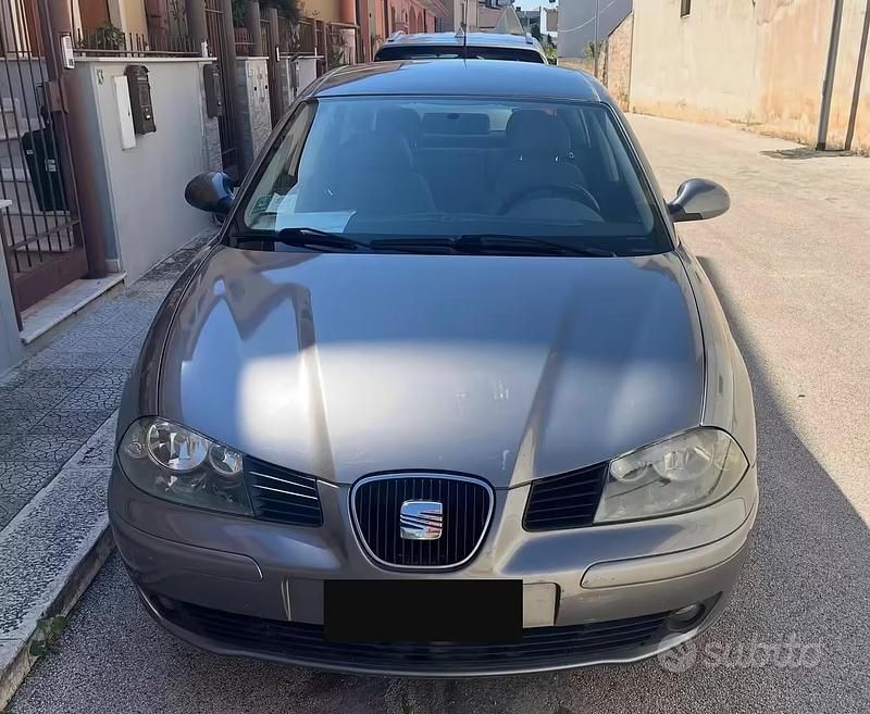 Usata Seat Ibiza 75 CV (55 kW) 2003 Grigio Utilitaria