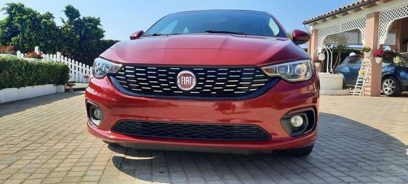 Usata Fiat Tipo Lounge 95 CV (69 kW) 2016 Rosso Berlina