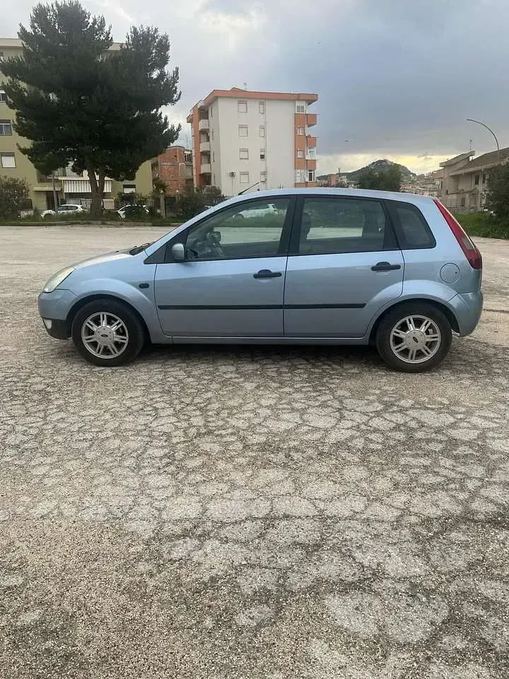 Begagnad Ford Fiesta Zetec 68 HK (50 kW) 2004 Other Halvkombi