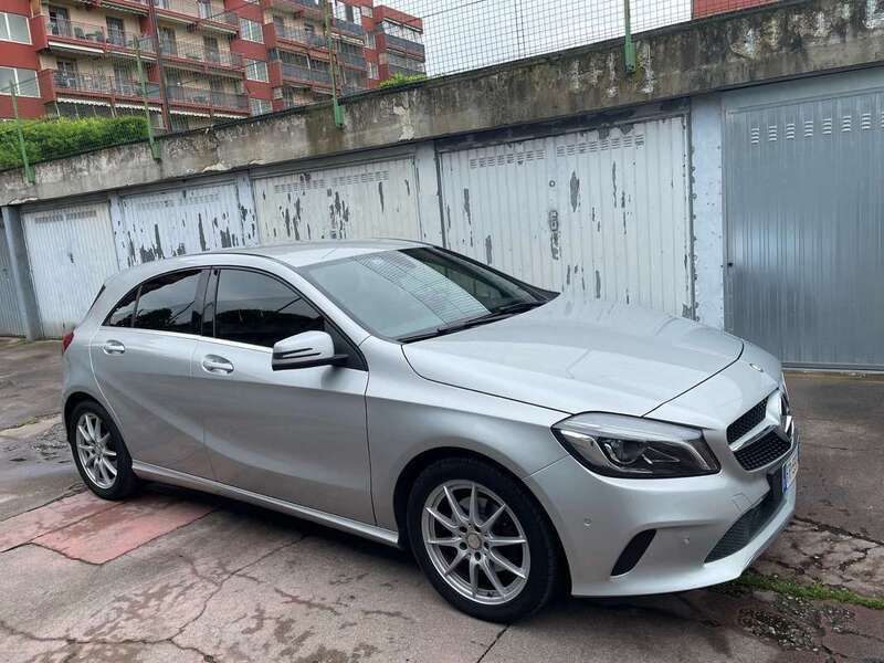 Argento Usata 2016 Mercedes 200 Tre volumi | 16.490 € (Buon prezzo) - Immagine 1/4