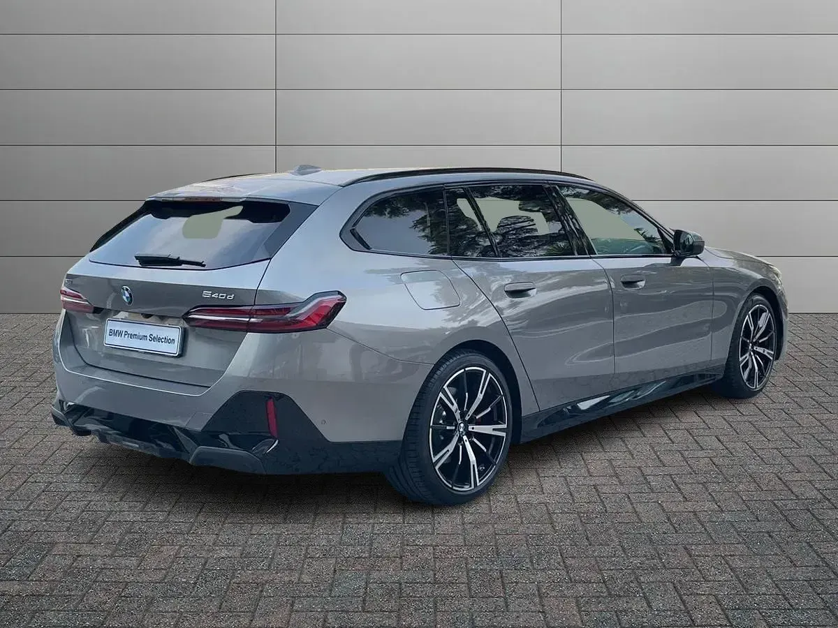 Usata BMW 540 M Sport 303 CV (222 kW) 2025 Grigio Station wagon
