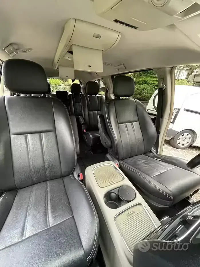 Usata Lancia Voyager 163 CV (119 kW) 2012 Nero Monovolume