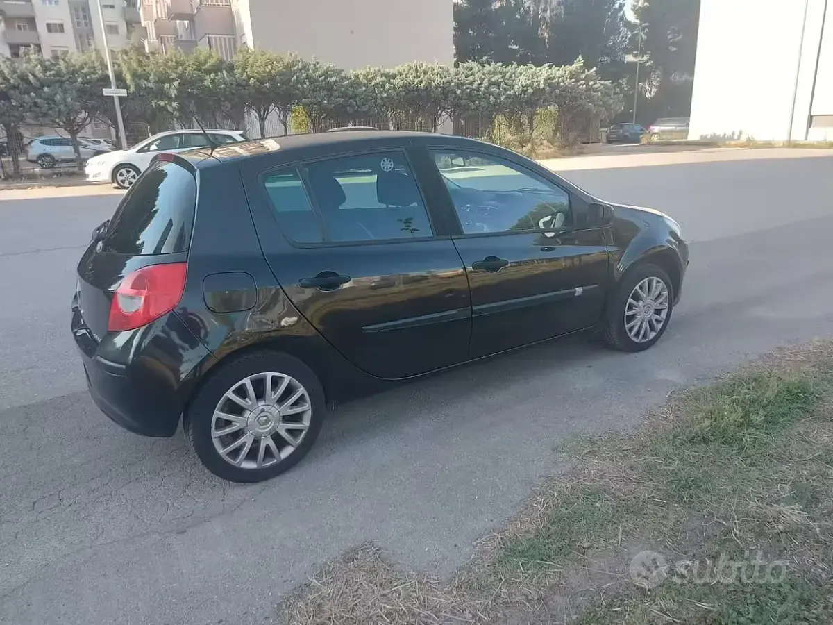 Usata Renault Clio LE 85 CV (62 kW) 2007 Nero Utilitaria