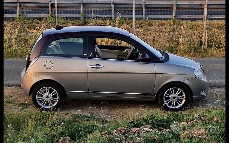 Usata Lancia Ypsilon 60 CV (44 kW) 2008 Grigio Utilitaria