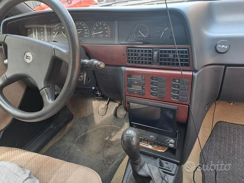 Usata Lancia Dedra 109 CV (80 kW) 1992 Grigio Berlina