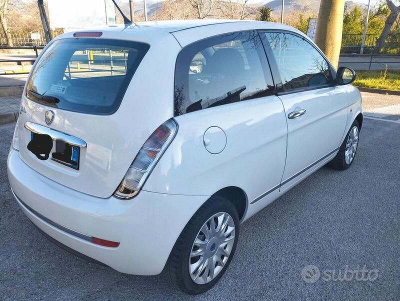 Usata Lancia Ypsilon 69 CV (50 kW) 2011 Utilitaria
