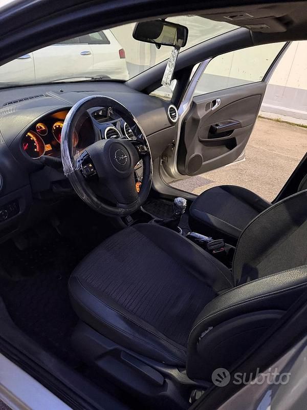 Usata Opel Corsa 85 CV (62 kW) 2014 Grigio Utilitaria