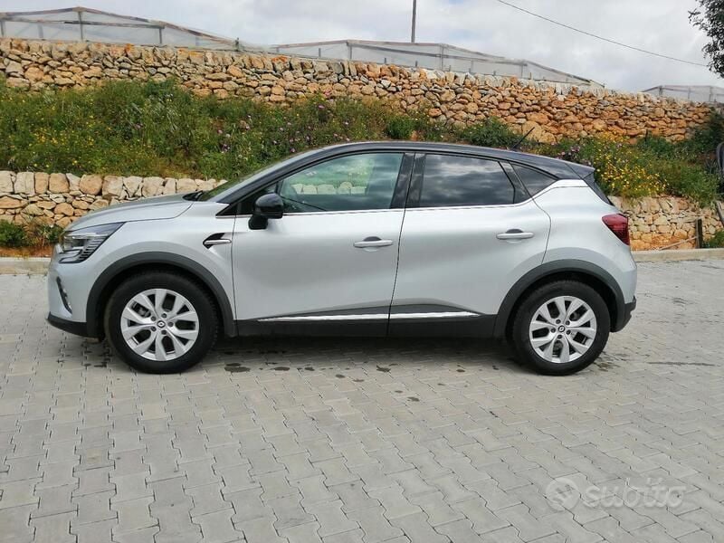 Usata Renault Captur 143 CV (105 kW) 2022 Grigio SUV