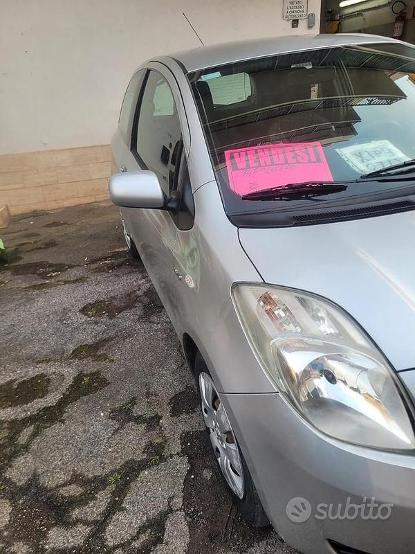 Usata Toyota Yaris 90 CV (66 kW) 2007 Grigio Utilitaria