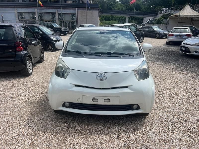 Usata Toyota iQ Sol 68 CV (50 kW) 2009 Bianco Utilitaria