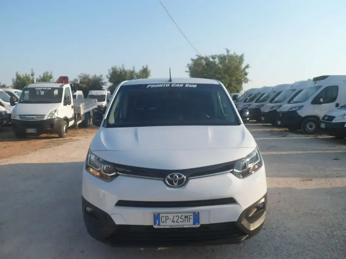 Usata Toyota Proace 101 CV (74 kW) 2024 Bianco Monovolume