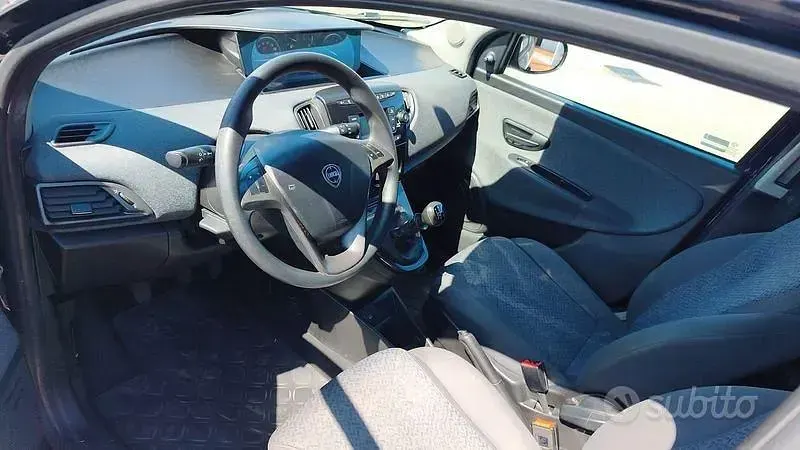 Usata Lancia Ypsilon Silver 69 CV (50 kW) 2022 Blu Utilitaria