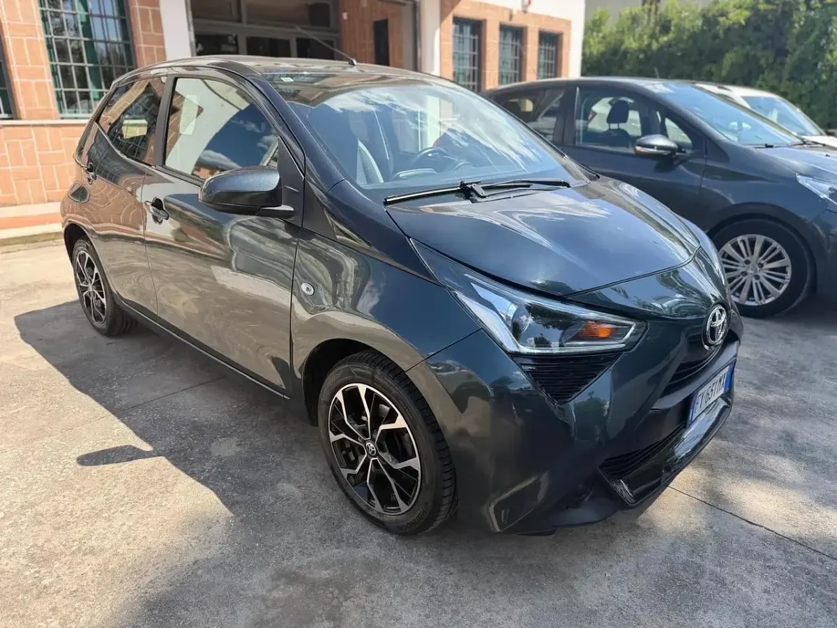 Usata Toyota Aygo 72 CV (52 kW) 2019 Argento Utilitaria