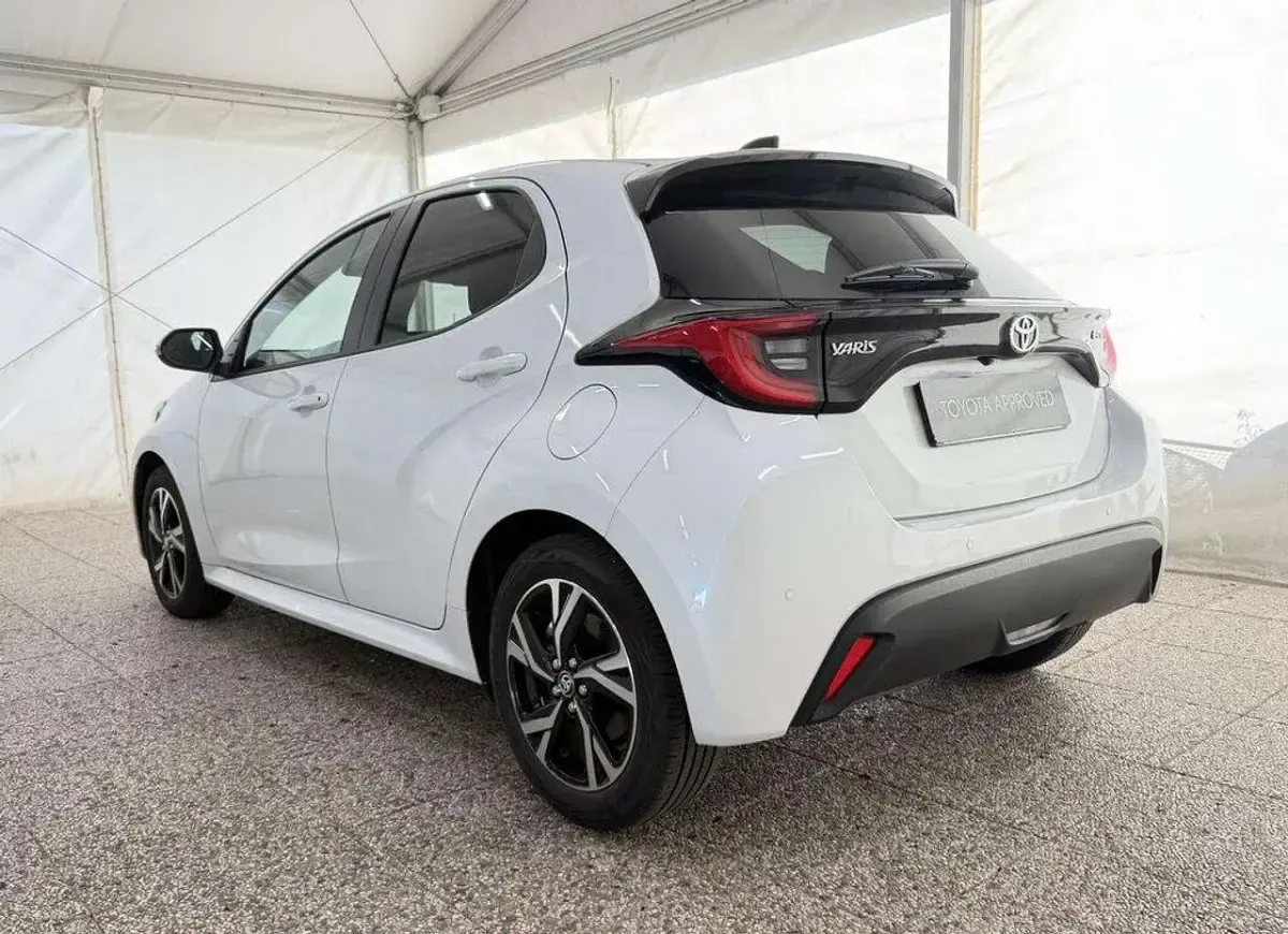 Usata Toyota Yaris Hybrid Trend 116 CV (85 kW) 2026 Super white Berlina