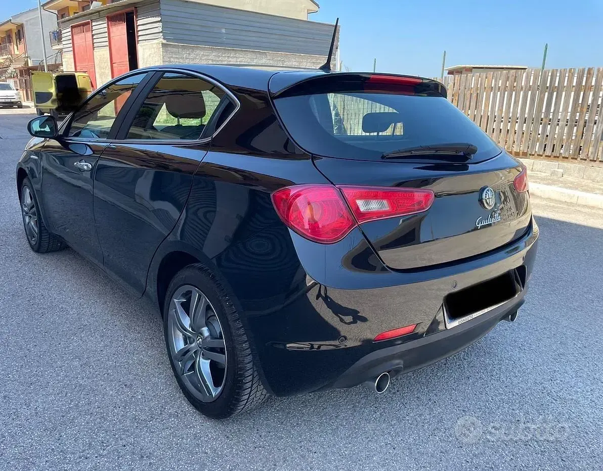 Usata Alfa Romeo Giulietta Distinctive 150 CV (110 kW) 2016 Nero Utilitaria