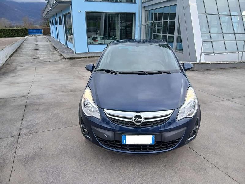 Usata Opel Corsa Edition 86 CV (63 kW) 2013 Blu/azzurro Utilitaria