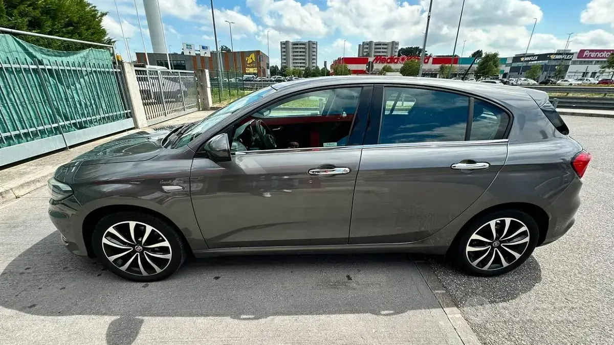 Usata Fiat Tipo Lounge 95 CV (69 kW) 2017 Grigio Berlina