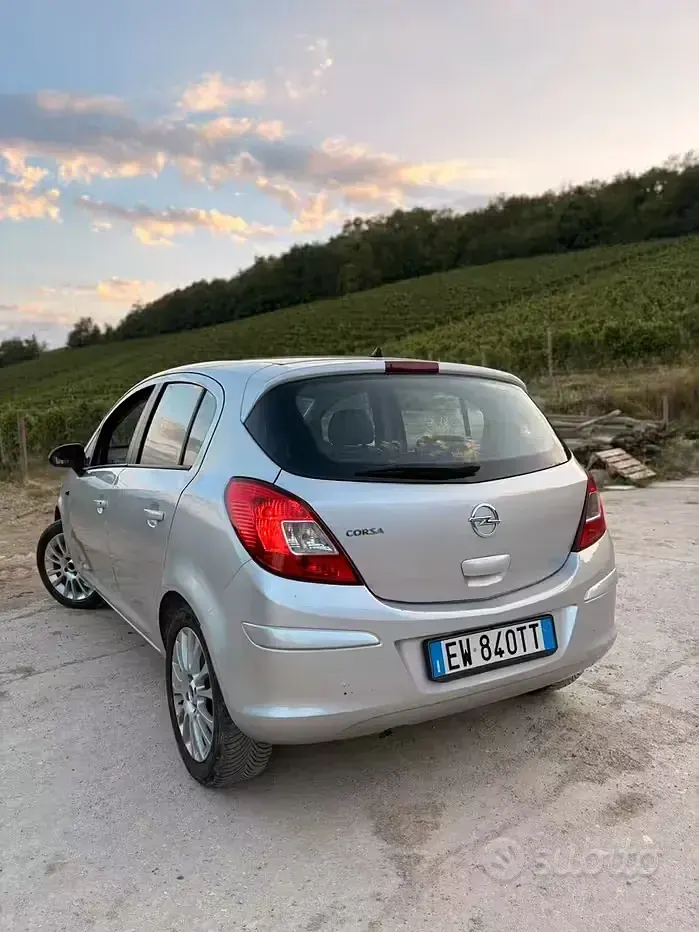 Usata Opel Corsa Edition 85 CV (62 kW) 2014 Bianco Utilitaria