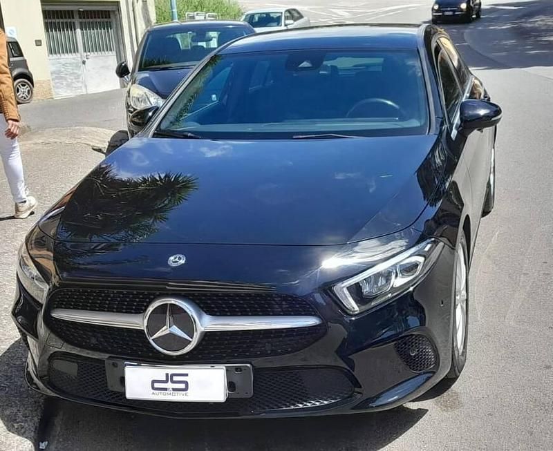 Usata Mercedes A180 Business 116 CV (85 kW) 2018 Nero Berlina