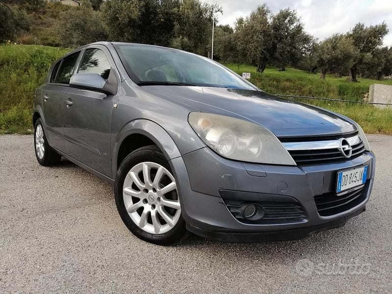 Usata Opel Astra Club 101 CV (74 kW) 2006 Berlina