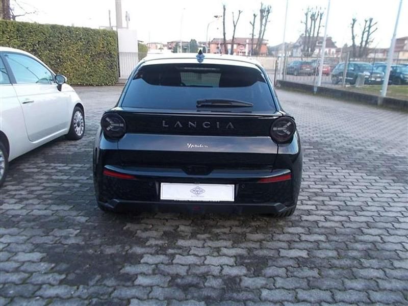 Usata Lancia Ypsilon 61 kW (84 CV) 2024 Nero Utilitaria