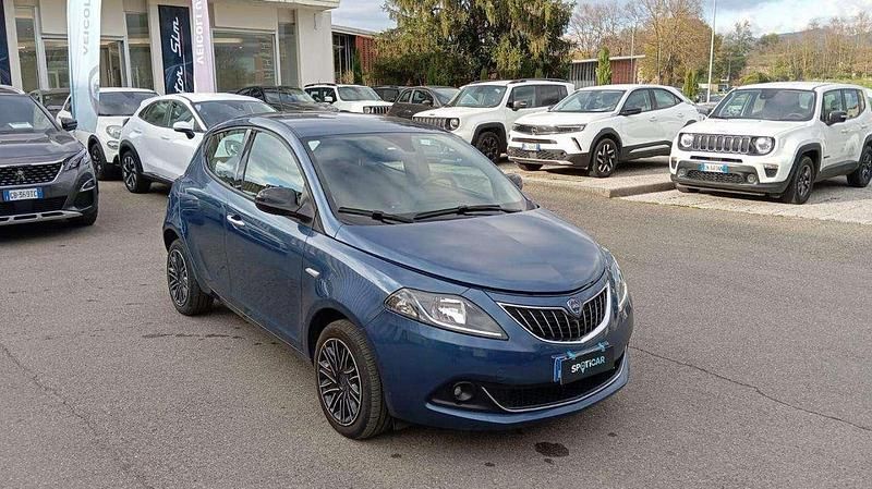 Usata Lancia Ypsilon Gold 69 CV (50 kW) 2023 Blu Utilitaria
