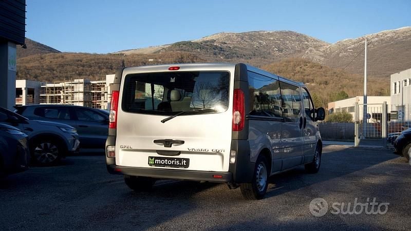 Usata Opel Vivaro 120 CV (88 kW) 2009 Grigio Monovolume