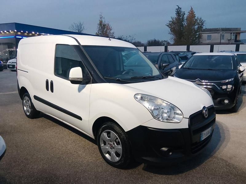 Usata Fiat Doblò 105 CV (77 kW) 2015 Bianco Monovolume