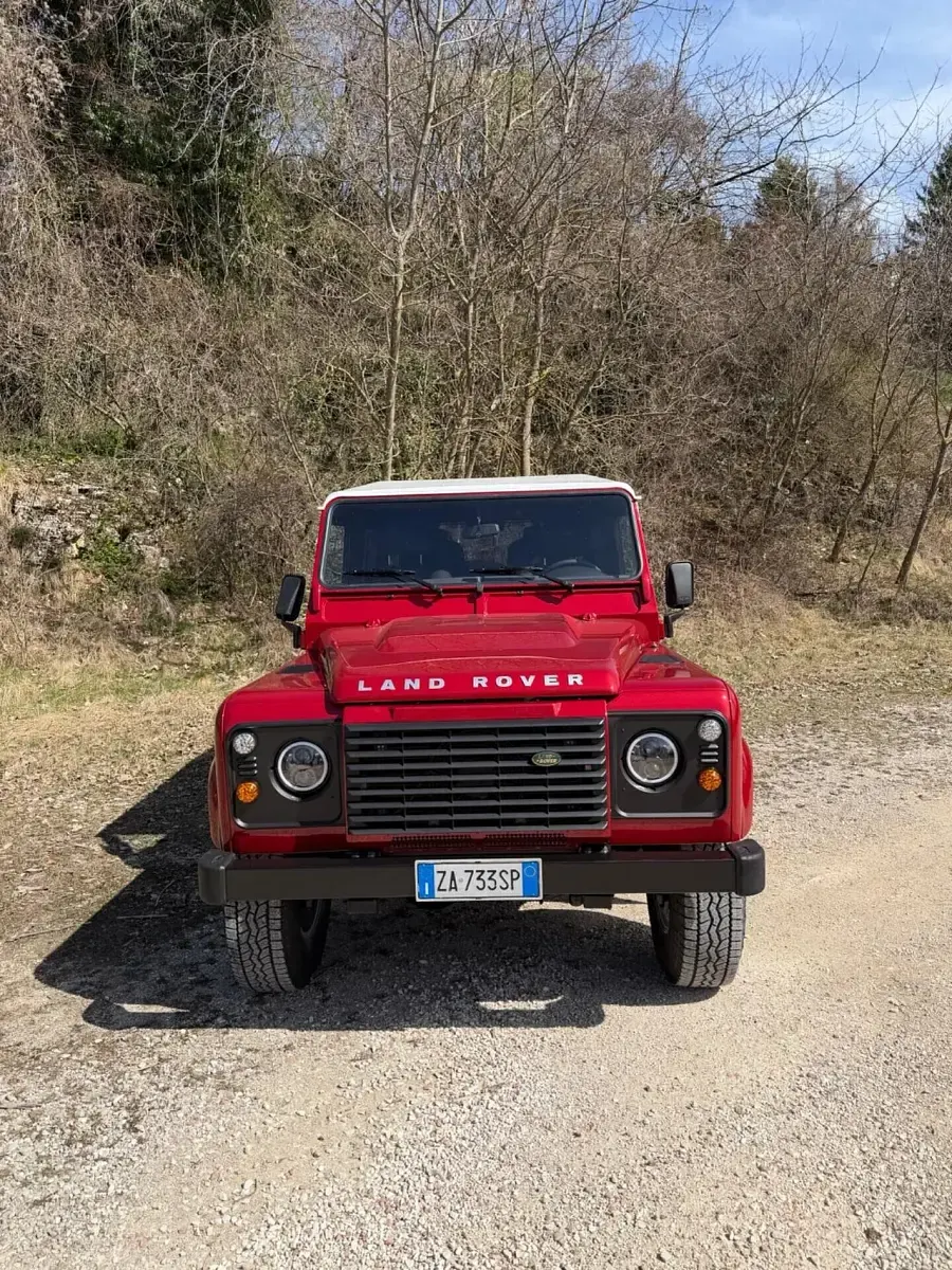 Usata Land Rover Defender 122 CV (89 kW) 2014 Viola Station wagon
