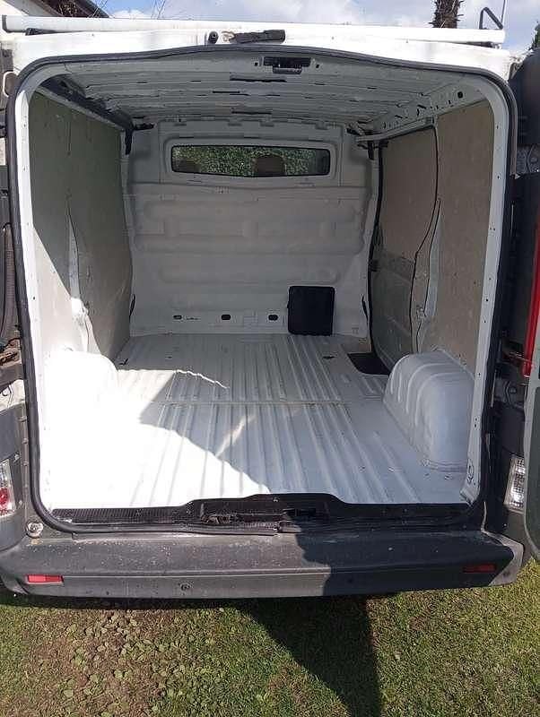 Usata Opel Vivaro 114 CV (83 kW) 2011 Bianco Monovolume