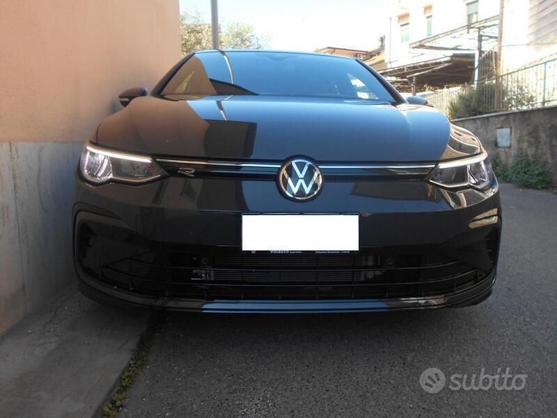 Usata VW Golf VIII R 150 CV (110 kW) 2024 Grigio Berlina
