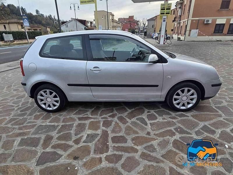 Usata VW Polo Comfortline 74 CV (54 kW) 2003 Grigio Berlina