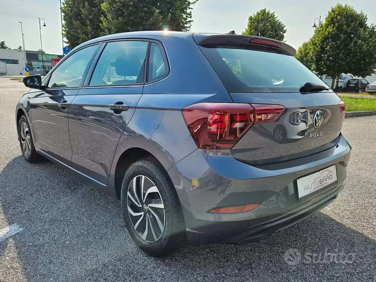 Usata VW Polo Life 95 CV (69 kW) 2023 Grigio Utilitaria