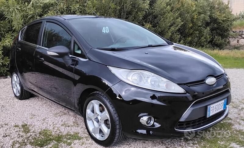 Usata Ford Fiesta 97 CV (71 kW) 2009 Nero Utilitaria
