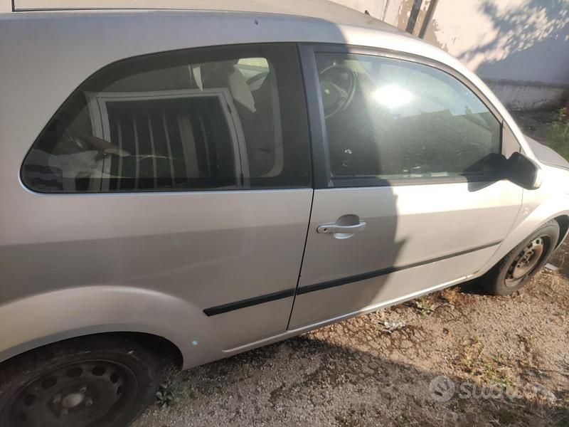 Usata Ford Fiesta 2005 Grigio Utilitaria