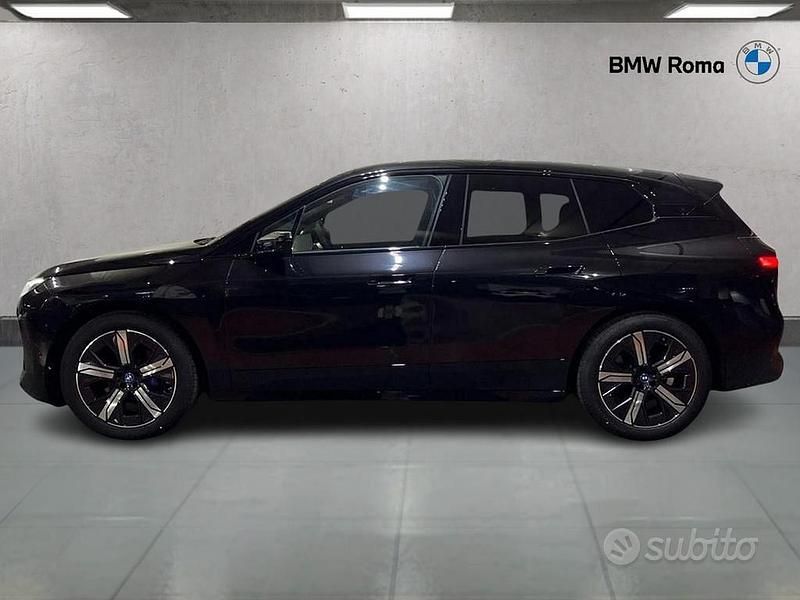Usata BMW iX 239 kW (326 CV) 2025 Black sapphire metallizzato SUV
