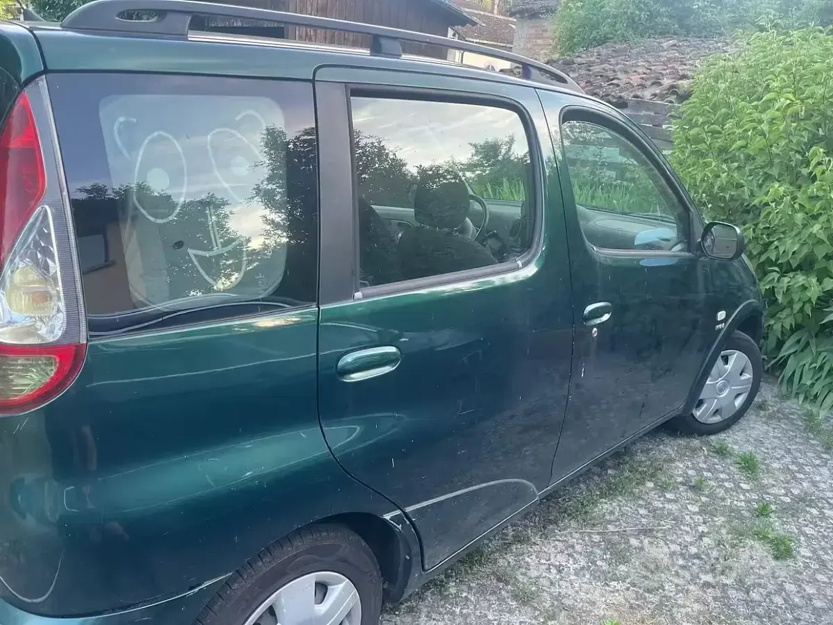 Usata Toyota Yaris Verso 84 CV (61 kW) 2003 Verde Monovolume