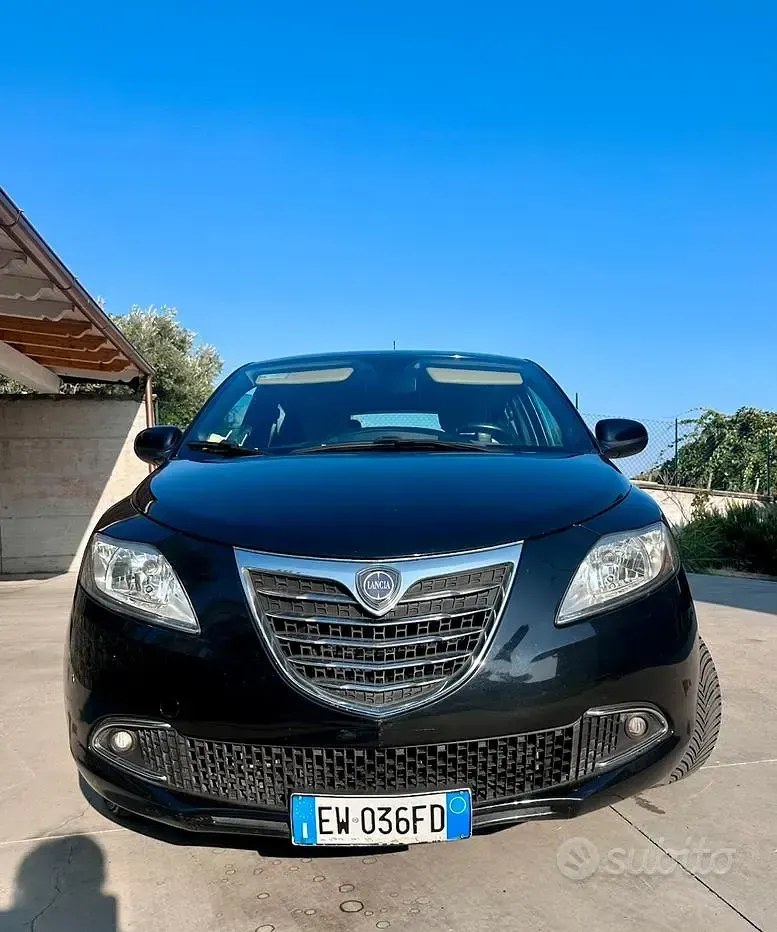 Usata Lancia Ypsilon Gold 95 CV (69 kW) 2014 Nero Utilitaria