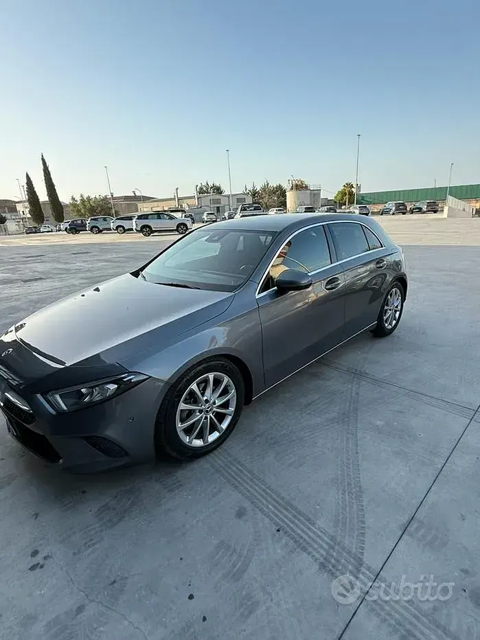 Usata Mercedes A180 136 CV (100 kW) 2019 Grigio Berlina