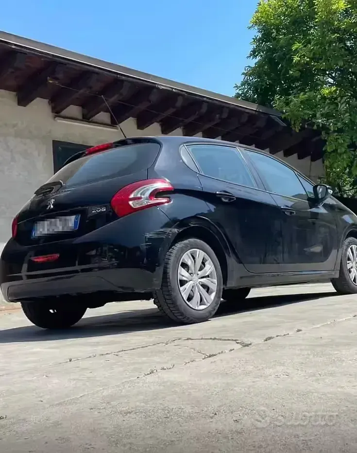 Usata Peugeot 208 Active 82 CV (60 kW) 2013 Nero Utilitaria