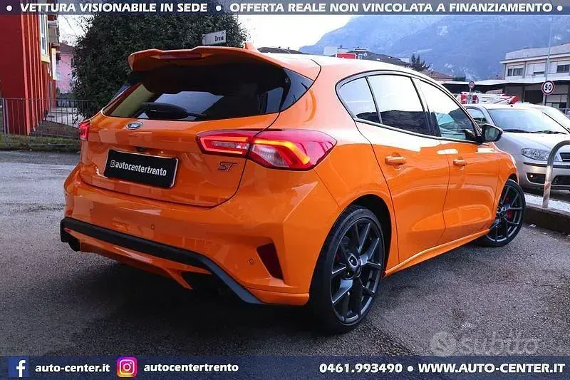 Usata Ford Focus ST 280 CV (205 kW) 2020 Arancione Berlina