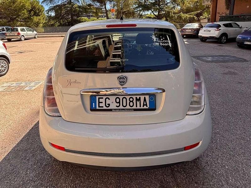 Usata Lancia Ypsilon 69 CV (50 kW) 2011 Bianco Utilitaria